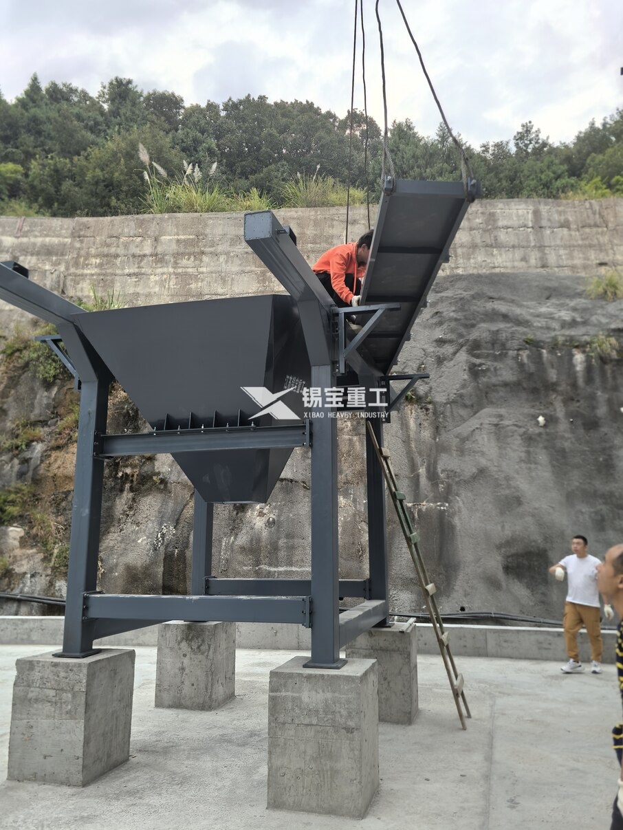 四川省巴中市瀝青再生料破碎篩分設備現(xiàn)場1